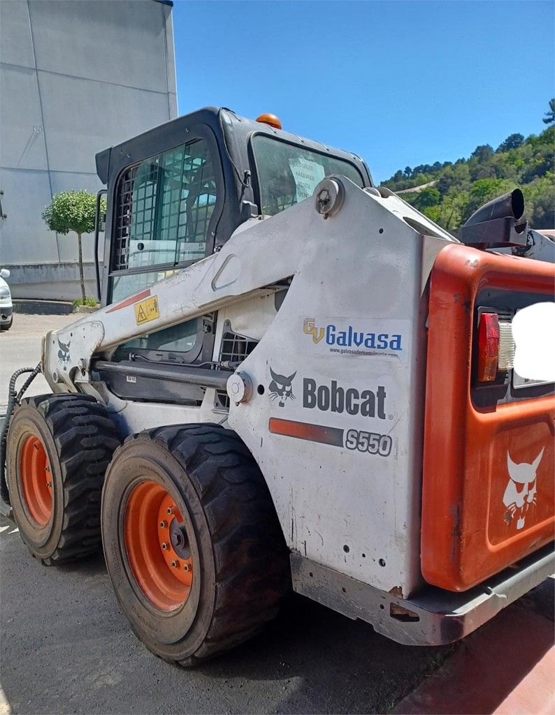 Foto 3 BOBCAT S550 EN BUEN ESTADO CON BARREDORA