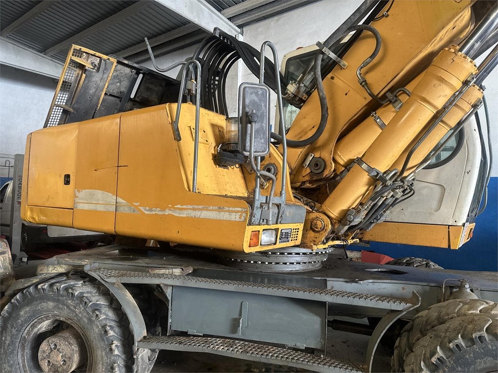 Foto 3 LIEBHERR A 914 c