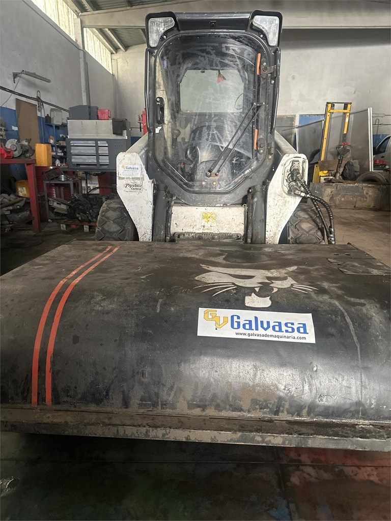 Foto 2 MINICARGADORA BOBCAT 550