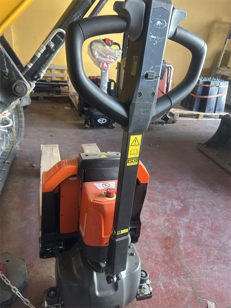 Foto 2 TRASPALETAS ELÉCTRICAS 